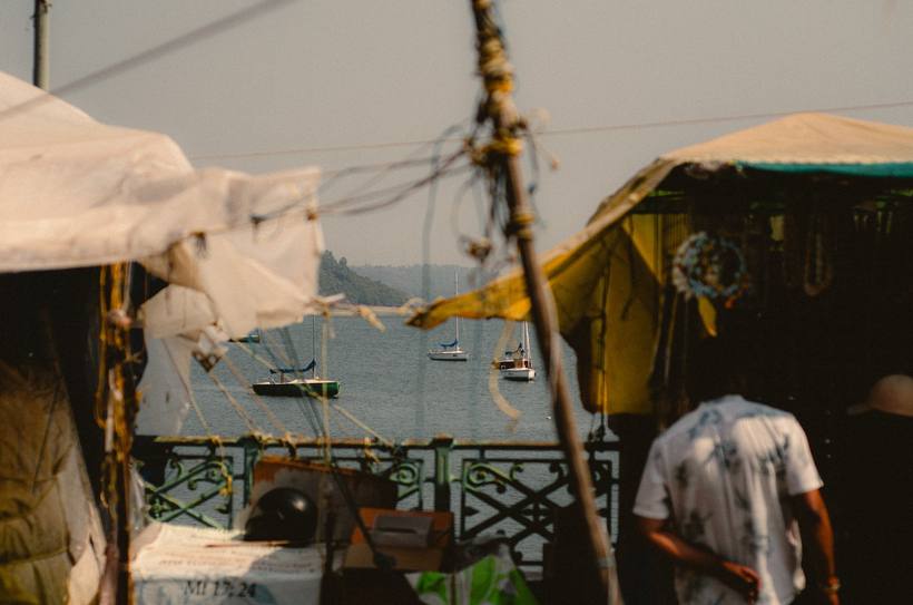 Photograph — Nikon D5100 ・ 50mm ・ f/3.5 ・ 1/3200s ・ ISO100 ・ 2011